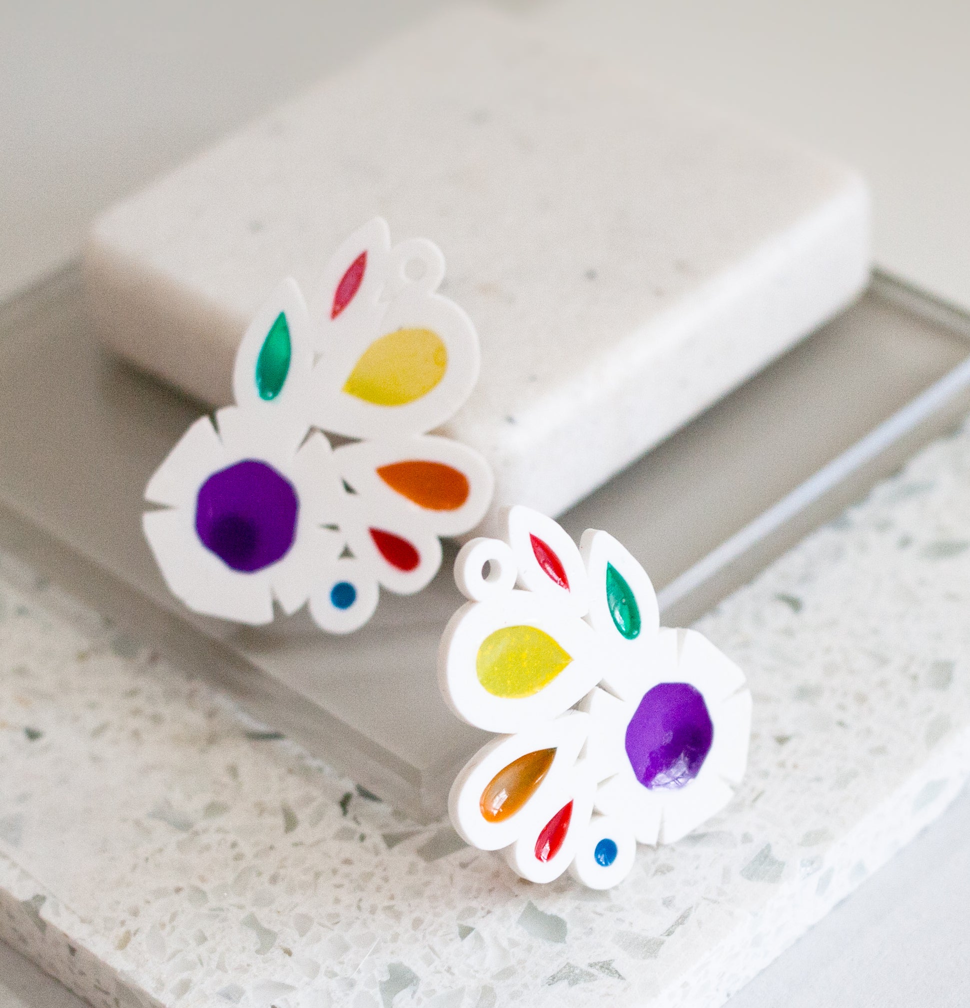 VIOLET : Vintage-Inspired floral contemporary statement earrings