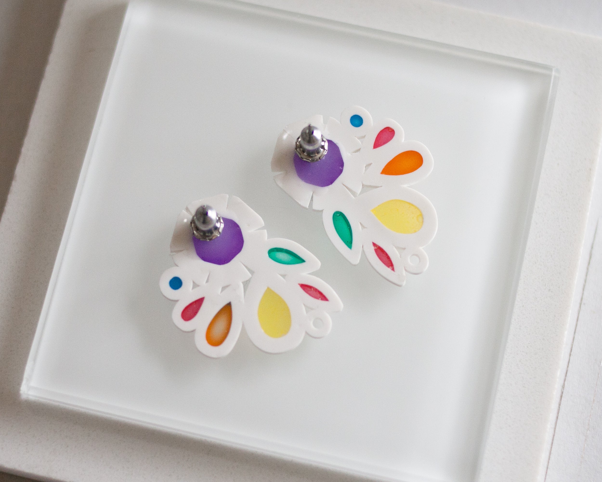 VIOLET : Vintage-Inspired floral contemporary statement earrings